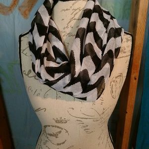 Black and white scarf
